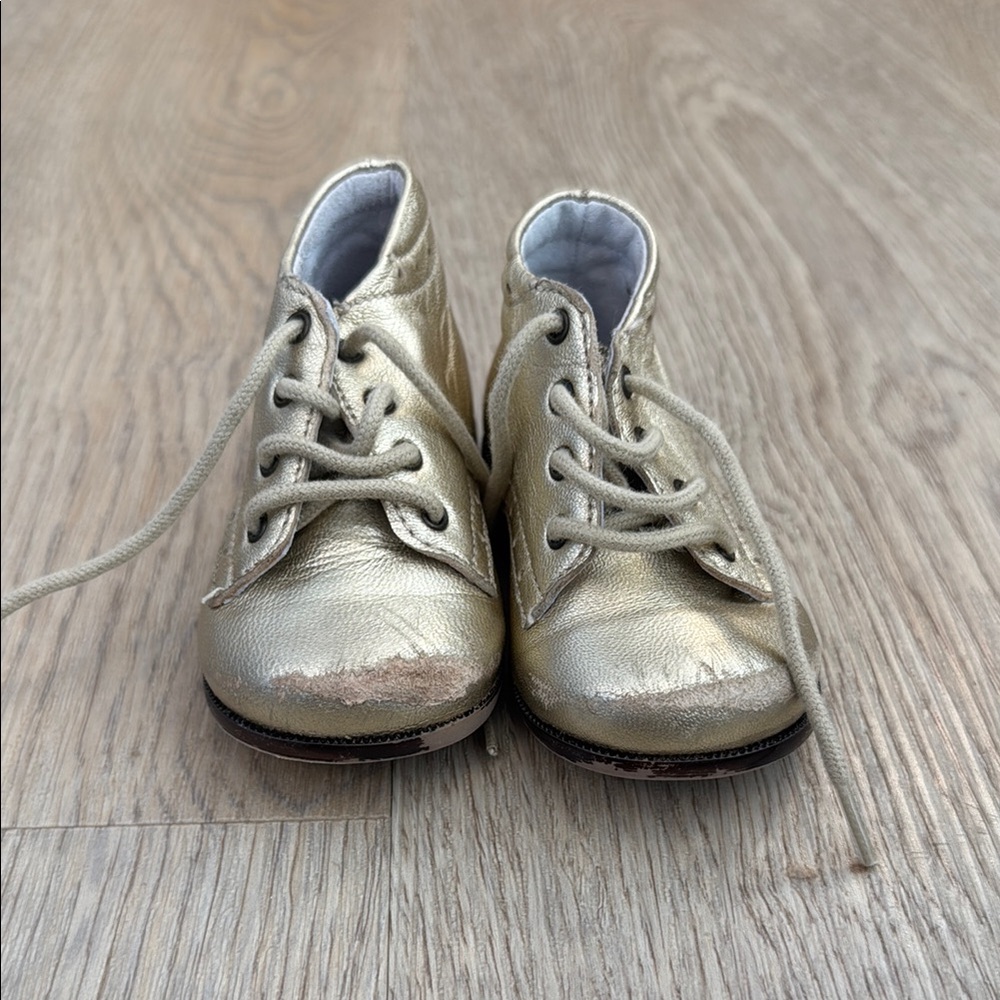 Du Pareil au Meme Gold Kids Lace-Up booties